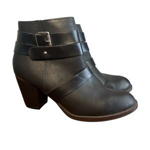 Olive Street Woman’s Heeled Ankle Boots Black size 8.5